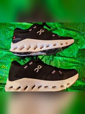 OnClouds Running Shoe Size 7